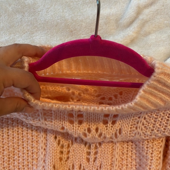 Light Pink Knit top, bubble sleeves, slightly cropped - Picture 3 of 4